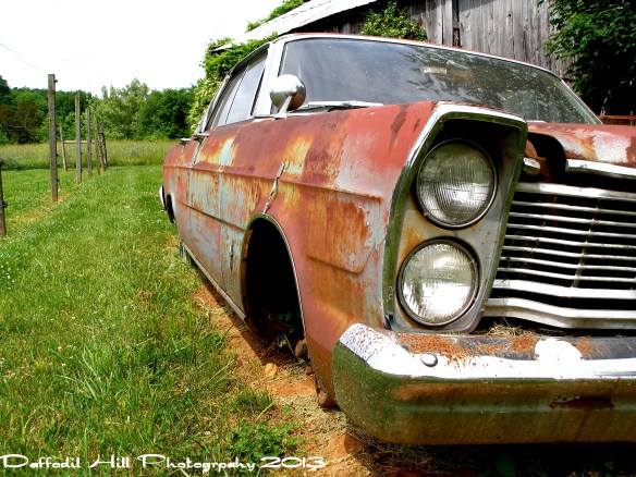 Old cars in the color of  rust is just too cool!